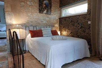 Gîte pour 2 personnes, avec balcon et jardin ainsi que jacuzzi et piscine, animaux acceptés à Bruniquel