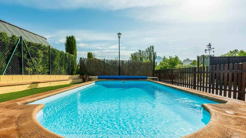 Casa rural para 12 personas, con piscina y balcón/terraza en Villanueva del Trabuco - 2