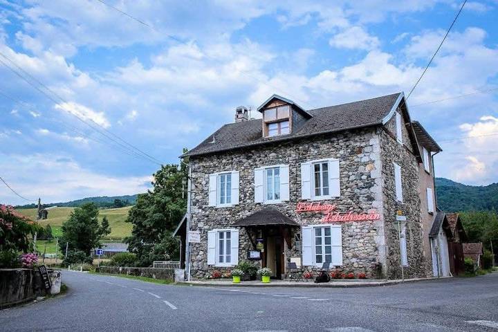 Location de vacances pour 15 personnes, avec Balcon ainsi que Terrasse et Vue à Audressein