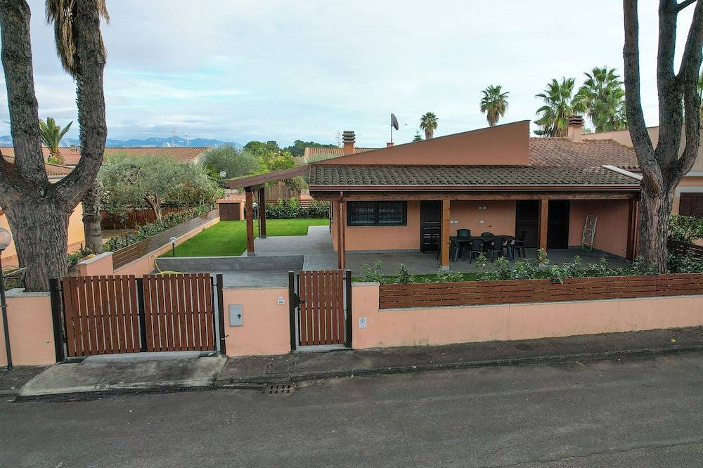 Spectacular villa for beach vacation for couples and families in Fondi, Agro Pontino
