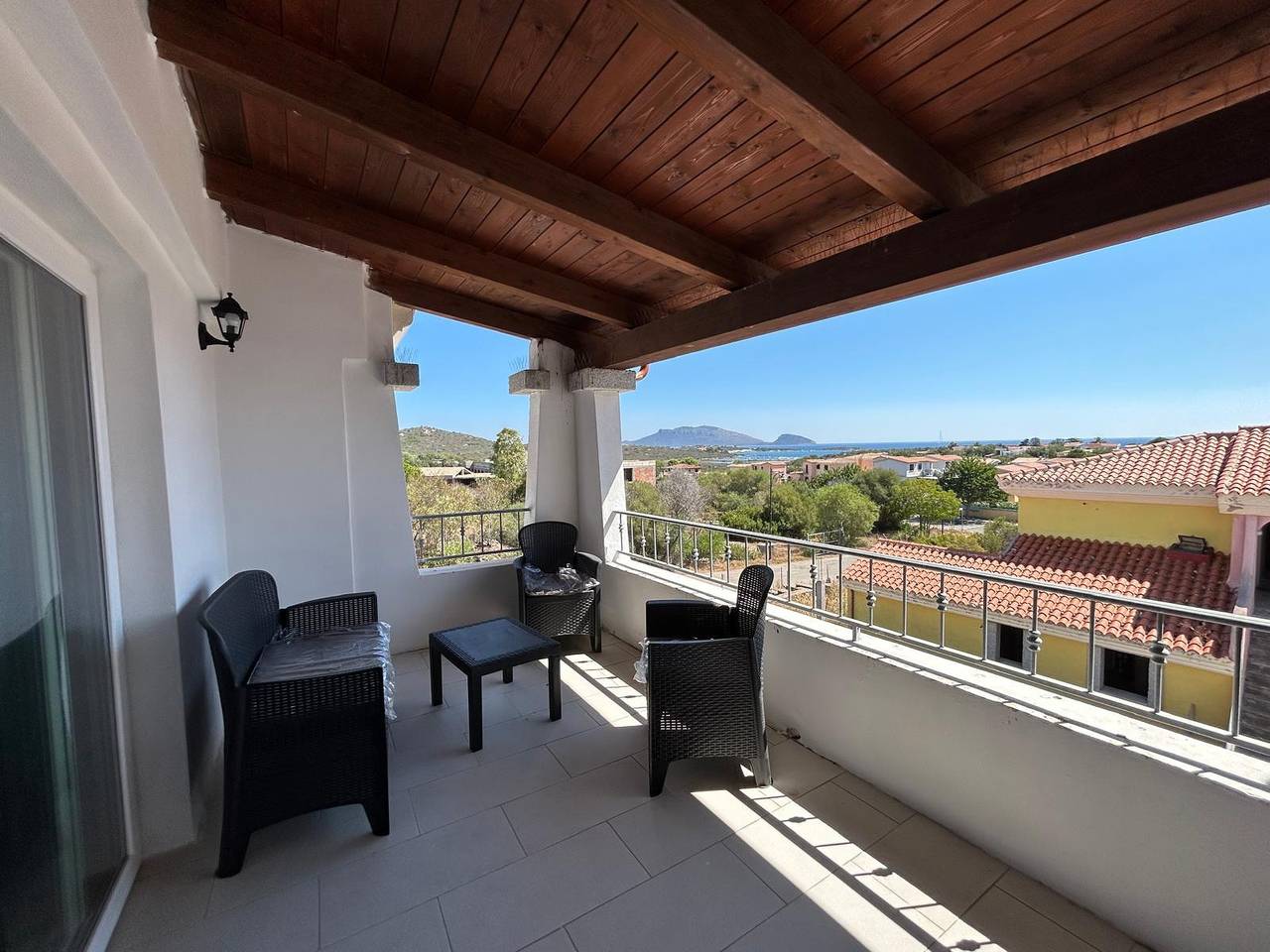 Appartement entier, Appartement 'Bilo Bellissima Vista Mare B8' avec terrasse privée, balcon et climatisation in Pittulongu, Costa Smeralda