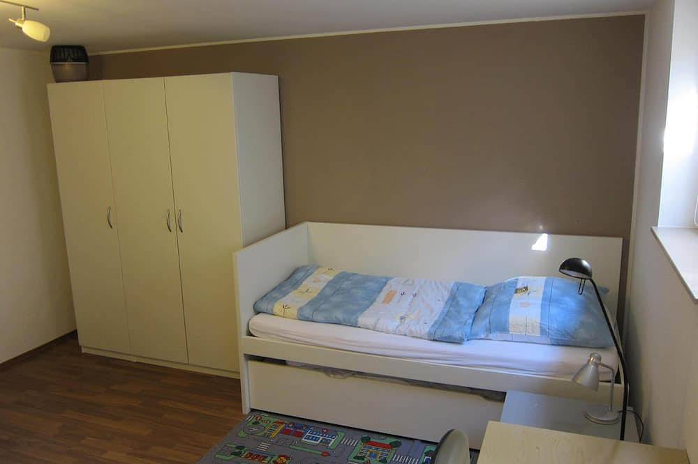 Ganze Wohnung, 3 Zi-Nichtraucher-Fewo im Westen von Hamburg für 6 Pers. (2 Sz) ebenerdig Garten in Schenefeld, Schleswig-Holstein Binnenland