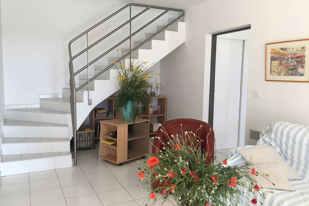 Appartement entier, T2 Duplex, terrasse,jardin, calme ,lumineux, indépendant à  Piolenc en Provence in Piolenc, Vaucluse