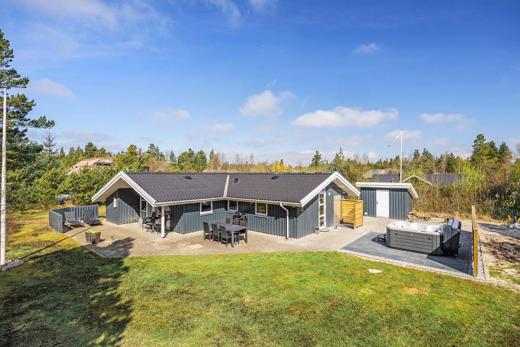 Klassisches Ferienhaus für 6 Personen + 2 Hunde mit Sauna & Außenwhirlpool  in Nørre Nebel, Varde