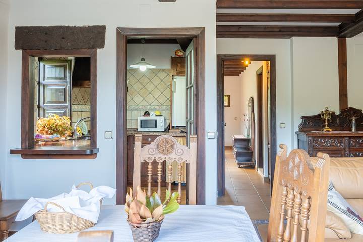 Ferienhaus 'Rodiles De Matisón' mit Bergblick, privatem Pool und Wi-Fi in Villamayor (Piloña), Piloña
