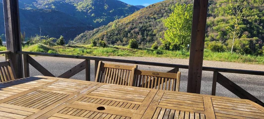 Gîte pour 5 personnes, avec terrasse et vue, animaux acceptés à Rousses - 2