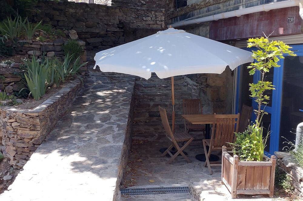 Appartement entier, Studio 3* de la Maison Bleue d'Ardèche - avec piscine et rivière, en sud-Ardèche in Saint-Mélany, Parc naturel régional des Monts d'Ardèche