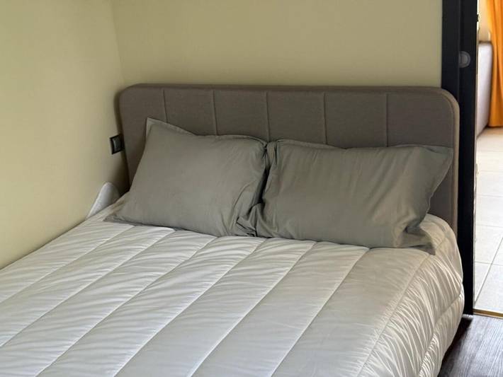 Gîte pour 4 personnes, avec terrasse dans Charnècles