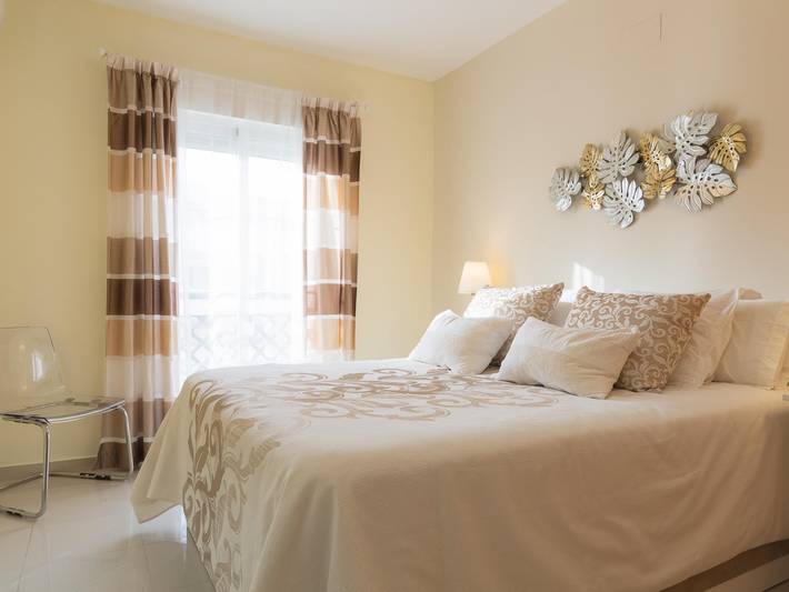 Ferienwohnung für 4 Personen, mit Balkon und Meerblick sowie Terrasse in Torre de Benagalbón