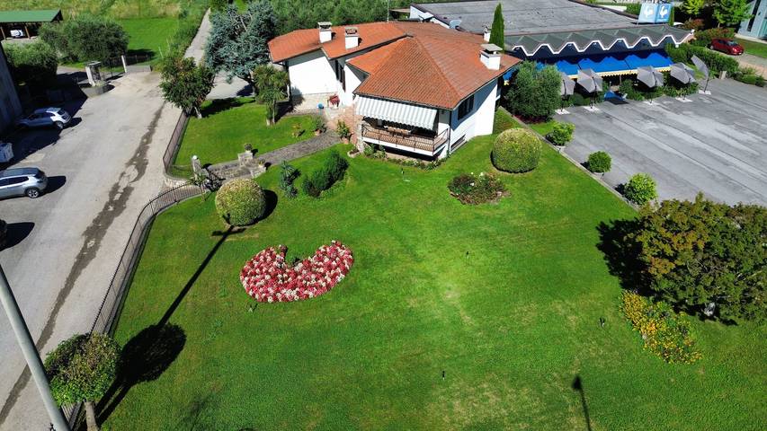 Villa für 8 Personen, mit Garten und Balkon in Gardasee-Lombardei - 2