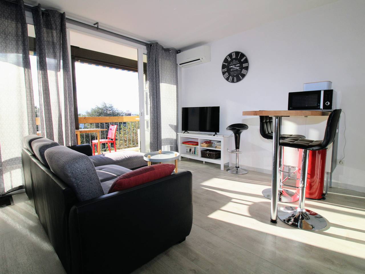 Appartement entier, Appartement T3 à 300m des plages avec parking et terrasse in Saint-Cyprien-Plage, Saint-Cyprien