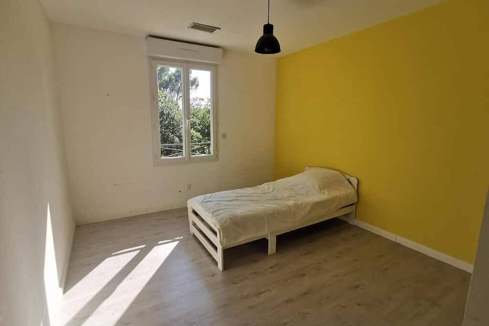 La Maison Dans la Colline in Velleron, Parc naturel régional du Mont-Ventoux