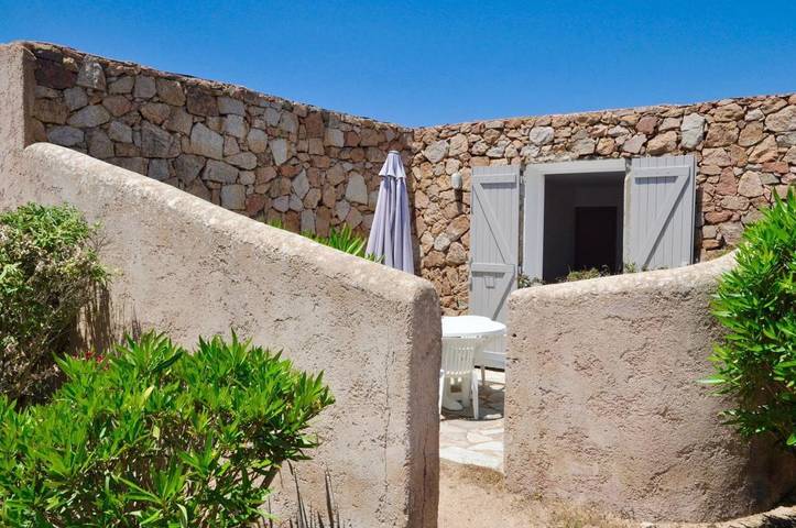 Parc de vacances pour 2 personnes, avec Terrasse ainsi que Jardin et Piscine en Corse-du-Sud - 3