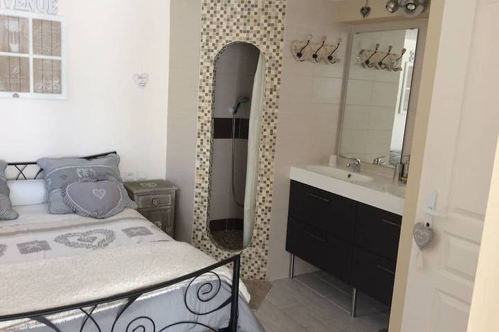 Gîte pour 2 personnes, avec jardin à La Bouilladisse - 4