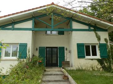 Gîte pour 14 personnes, avec jardin à Léognan