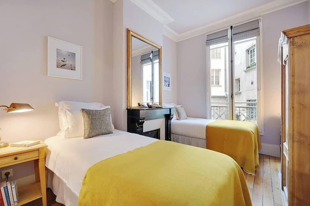 Entire apartment, Nestled In The Historic Latin Quarter,Just Steps From The Seine River&Notre-Dame in Paris, Ile de France