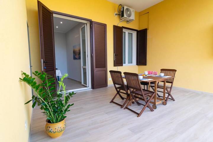 Gästehaus für 3 Personen, mit Ausblick und Balkon - 1