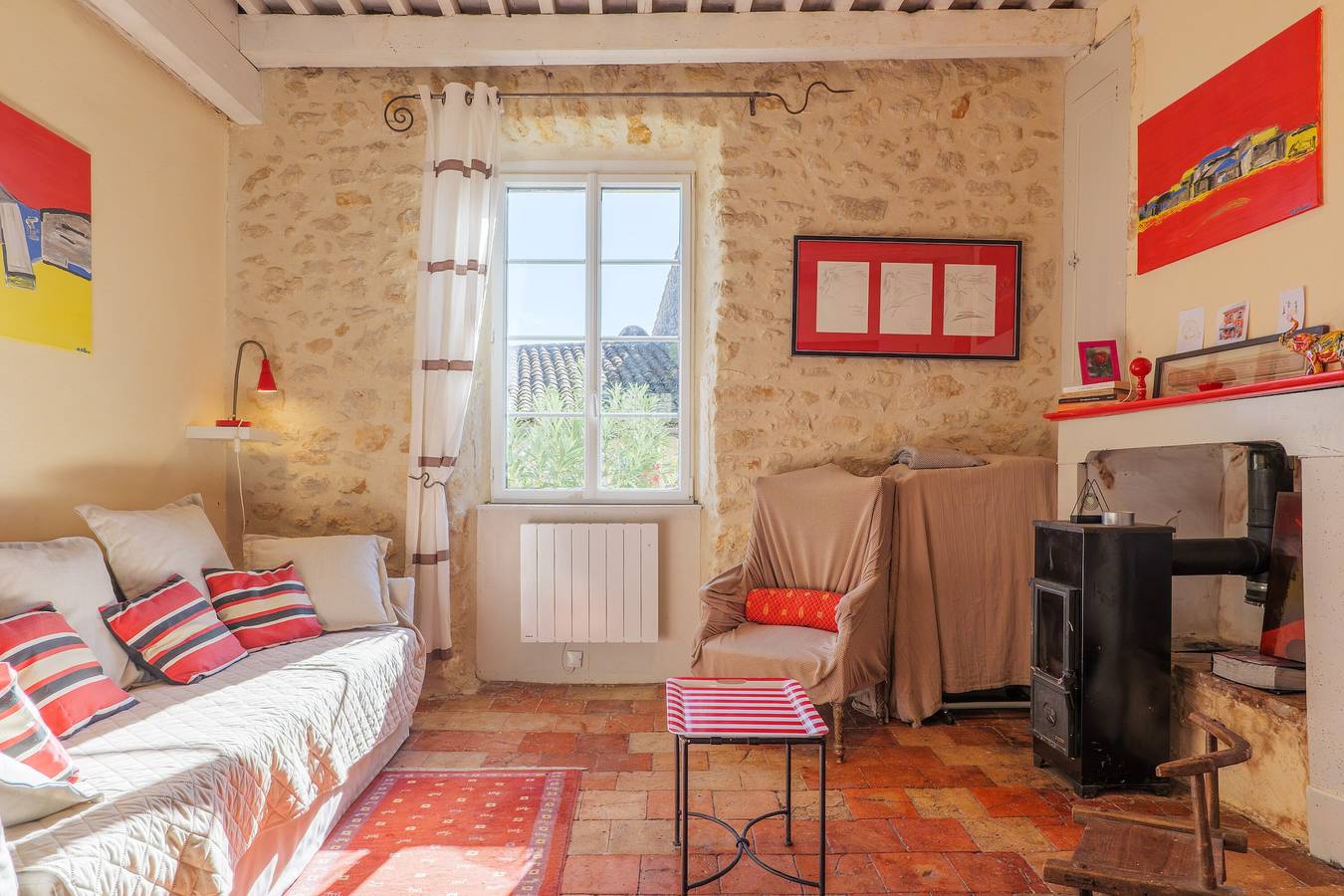 Chambre d’hôtes « Chambre Coquelicot » avec jardin partagé et Wi-Fi in Lagorce, Ardèche