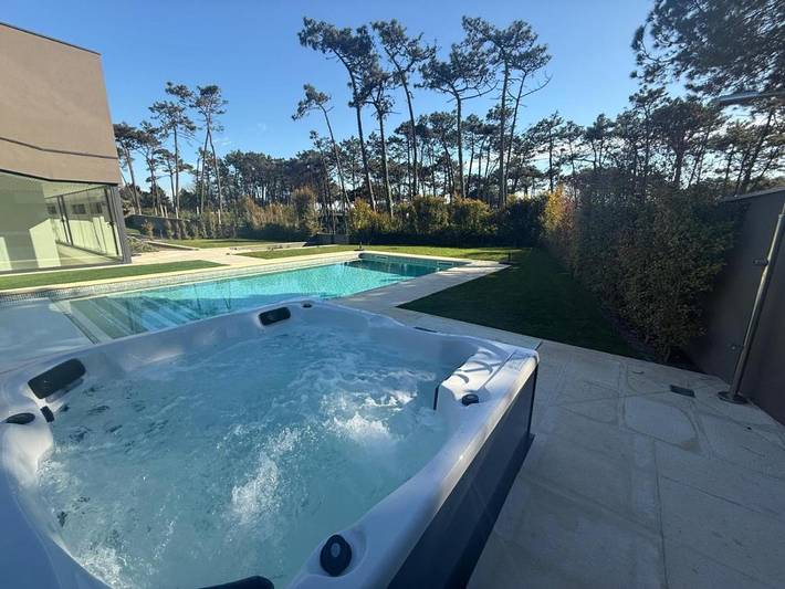 Location de vacances pour 4 personnes, avec piscine ainsi que vue et jardin dans Fão - 2