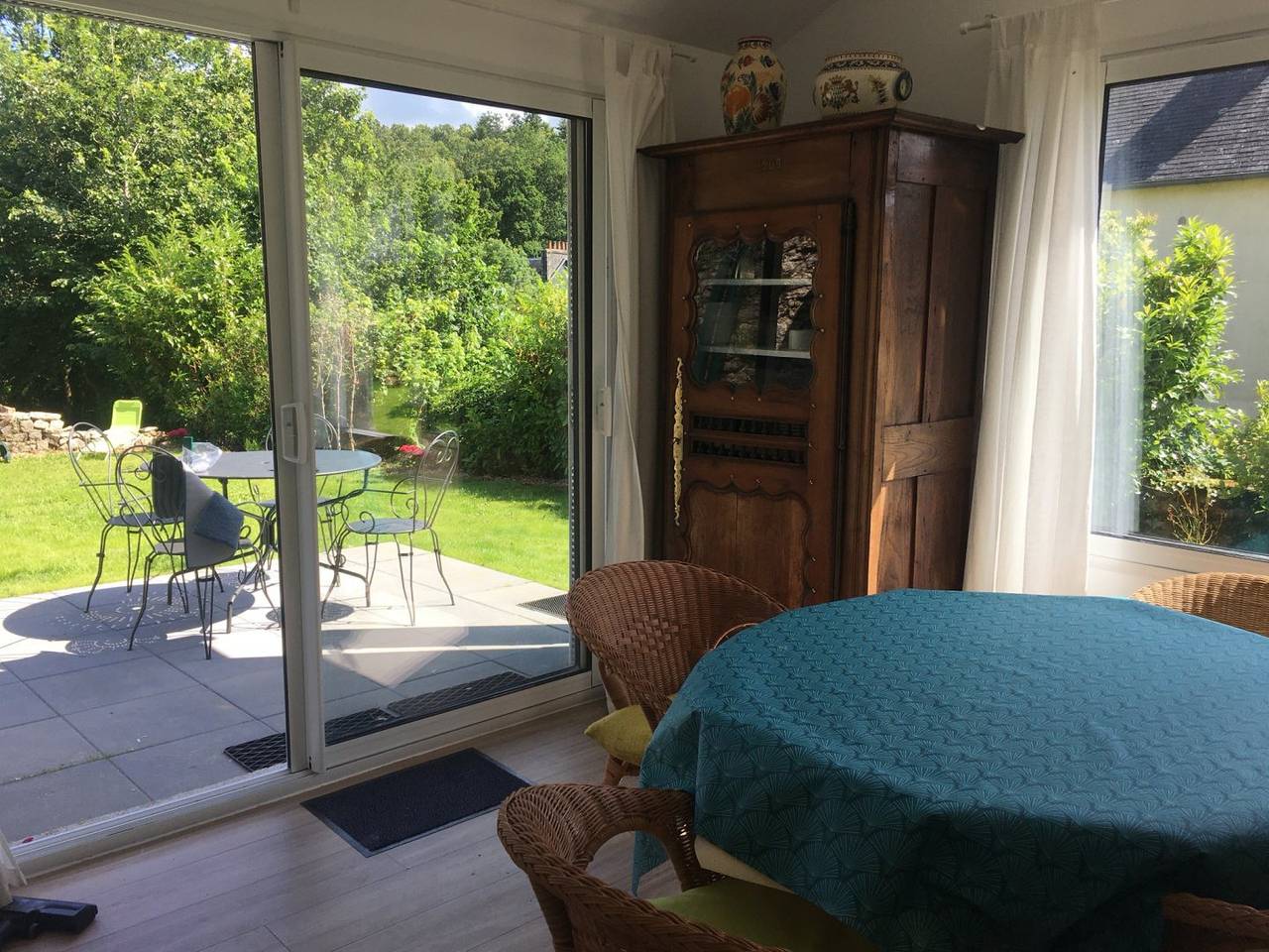 Maison, centre-ville, au calme avec jardin terrasse in Huelgoat, Région de Châteaulin