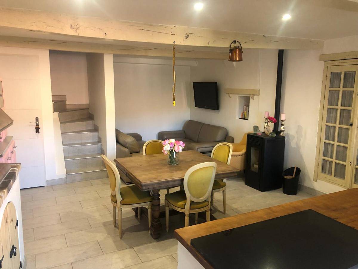 Three-Bedroom House in Estoublon, Alpes-de-Haute-Provence