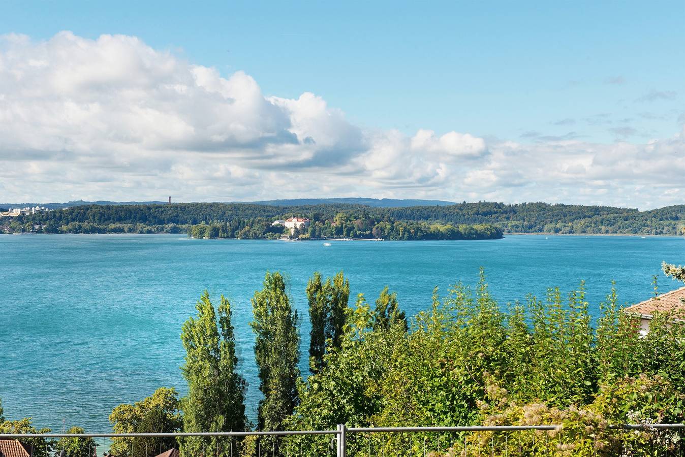 Ganze Wohnung, Ferienwohnung 'Krautter' mit Seeblick, privater Terrasse und gemeinschaftlichem Garten in Unteruhldingen, Uhldingen-Mühlhofen