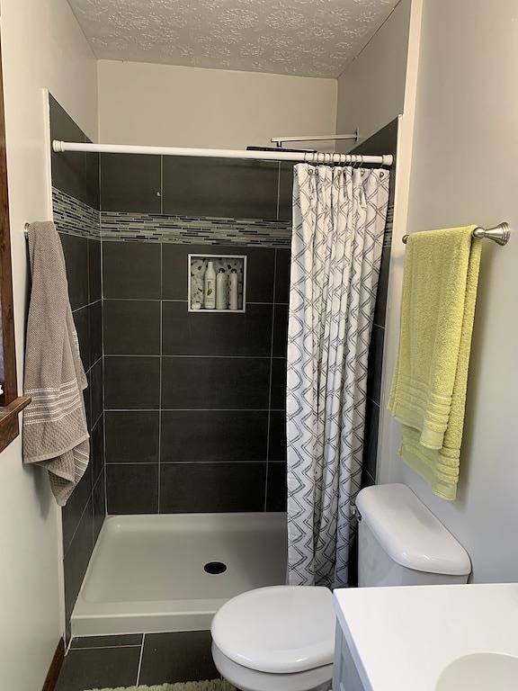 Cozy Cabin with private Hot Tub! in Blue Ridge Parkway, Wintergreen