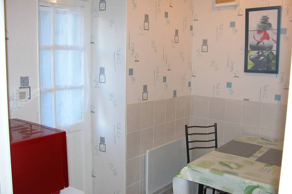 Apartamento entero, Alquila hermoso estudio en 2 estrellas Nn in Néris-les-Bains, Región de Montluçon