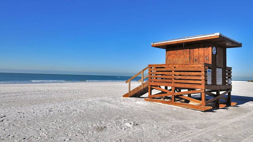 Vacation home for 5 people, with hot tub and yard in Sarasota
