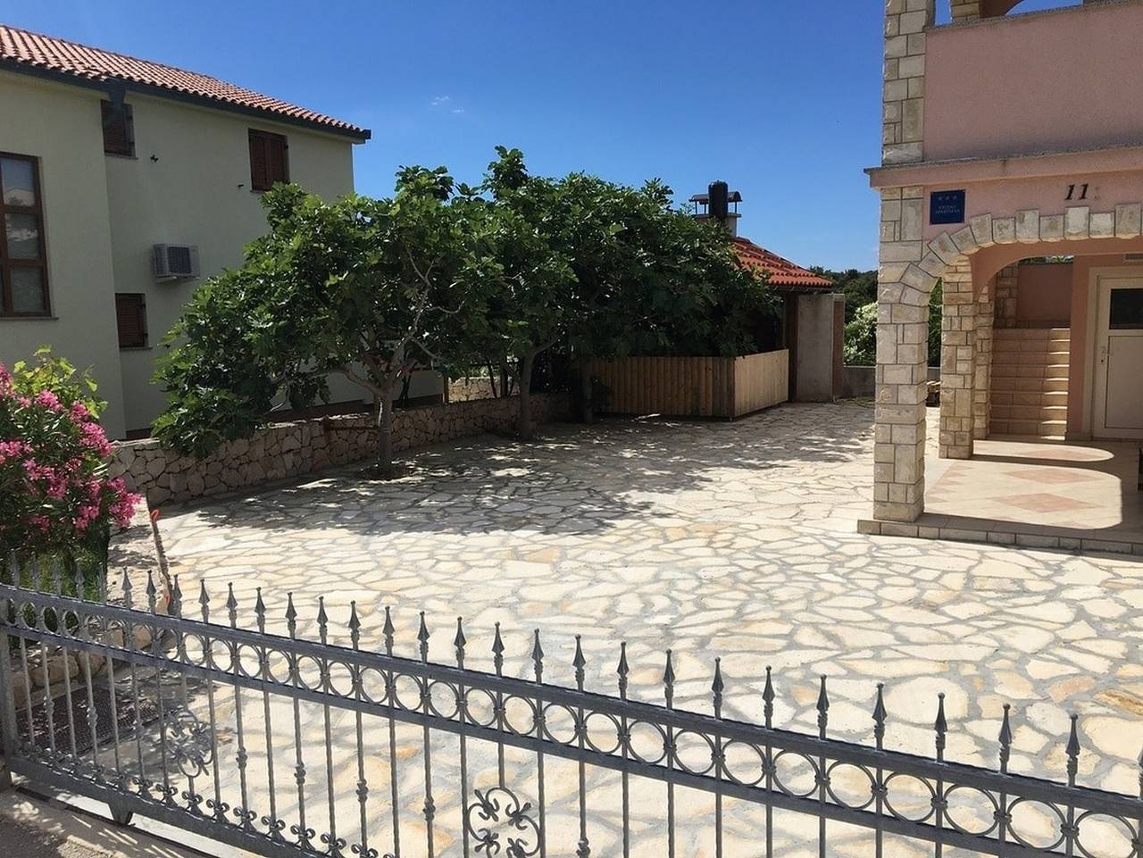 Entire apartment, One bedroom apartment with terrace and sea view Mandre, Pag A-6507-b in Mandre, Pag Island