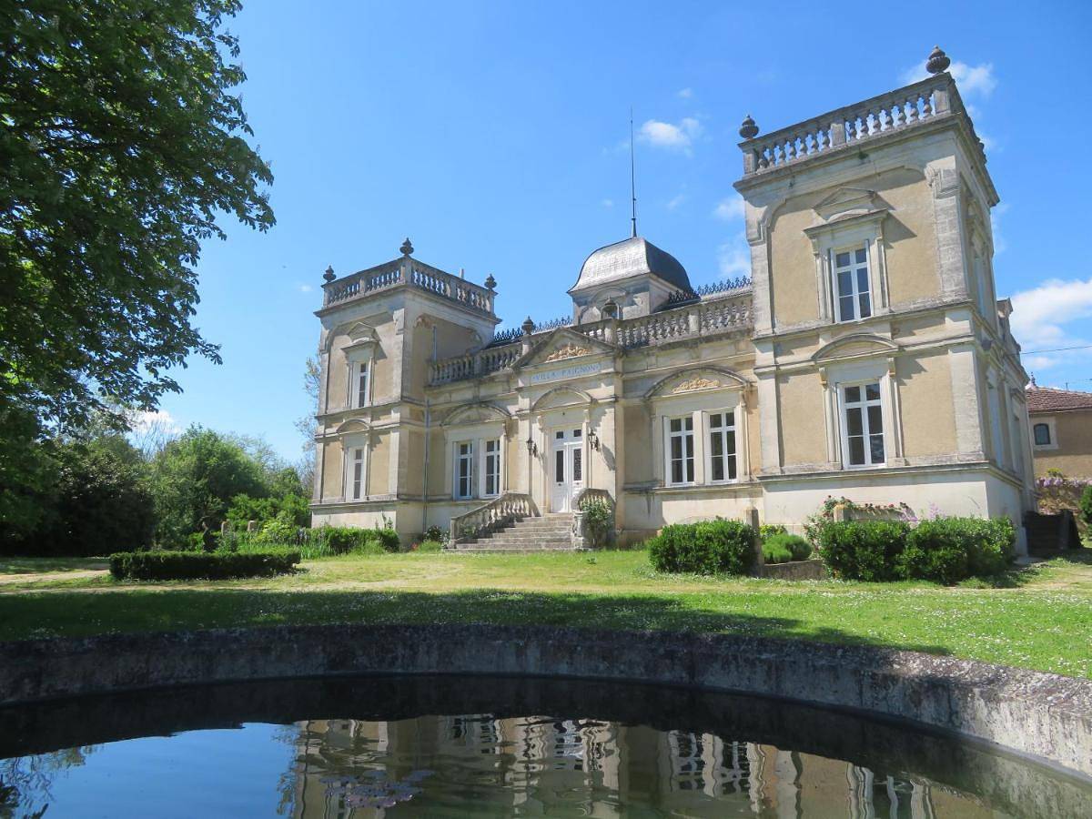 Deluxe Single Room in Montbron, Charente
