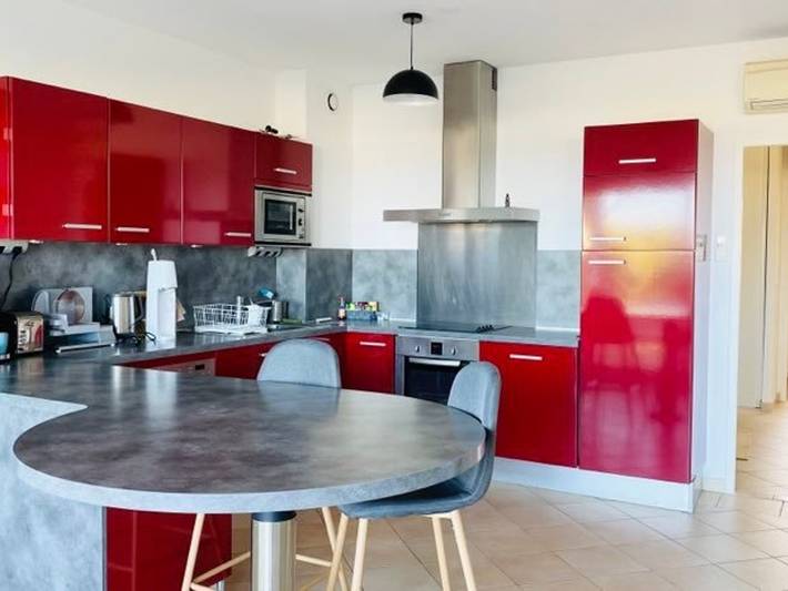 Apartamento entero, Apartamento de 3 piezas con aire acondicionado y estacionamiento, a 200m de la playa in Sant Ambroggio, Lumio