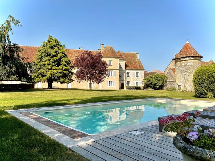 Château pour 15 personnes, avec jardin ainsi que piscine et terrasse dans Yonne