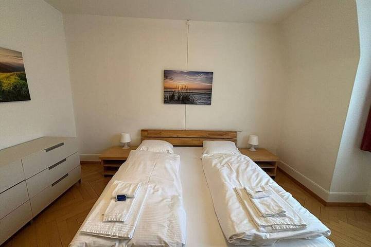 Ganze Wohnung, Spacious 2-bedroom near lake in Zürich 38 Wollishofen, Zürich