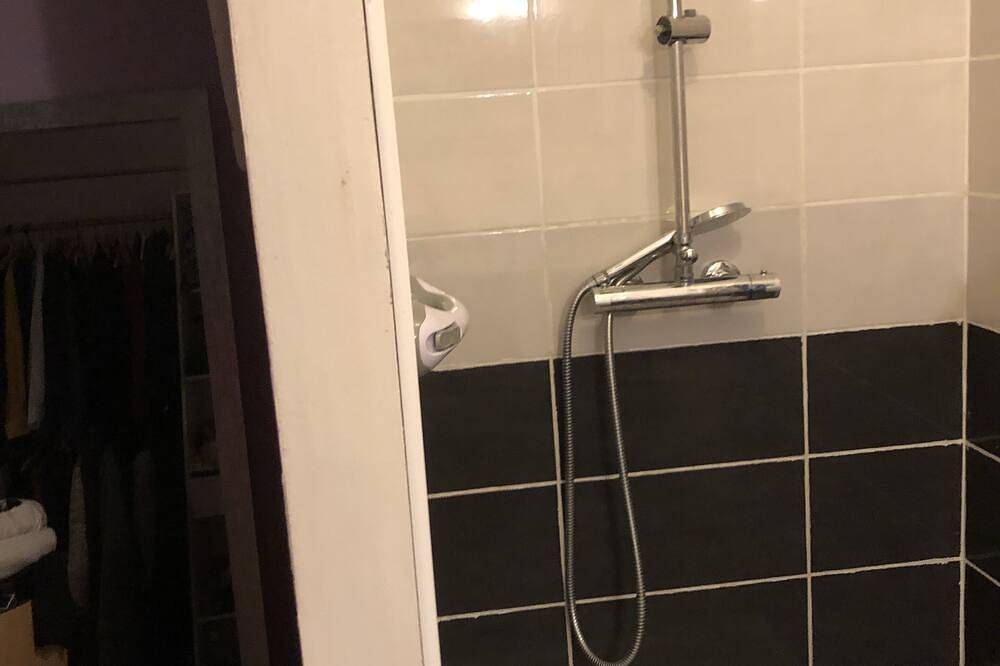Appartement entier, Maison avec piscine.  Privee  Pour 4 personnes in Sains, Région de Saint-Malo