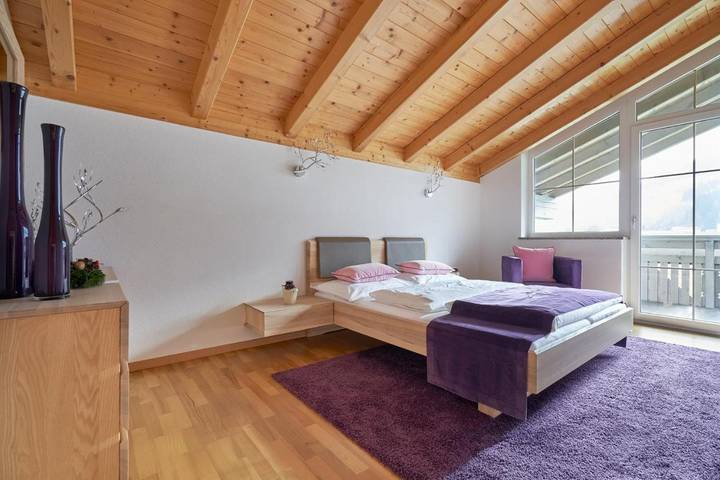 Ferienwohnung für 5 Personen, mit Balkon und Terrasse sowie Garten und Ausblick in Oberperfuss - 3