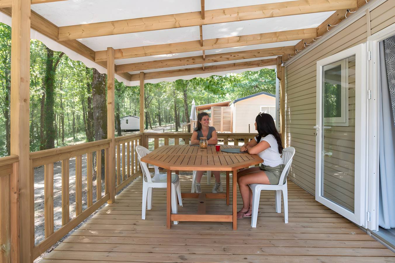 Mobilhome 'Mobilhome Confort 4 Personnes 63' con terraza privada, jardín privado y Wi-Fi in Bretagne-d'Armagnac, Gers
