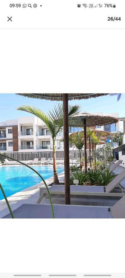 Appartement de vacances pour 4 personnes, avec terrasse et bassin pour enfant ainsi que vue et piscine