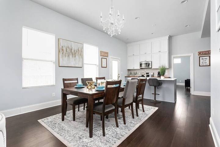 Vacation house for 16 people, with yard and balcony, with pets in Indiana