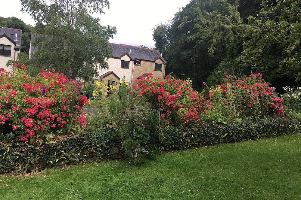 Woodpeckers, a comfortable modern house, set in beautiful, tranquil gardens. in Cornualles