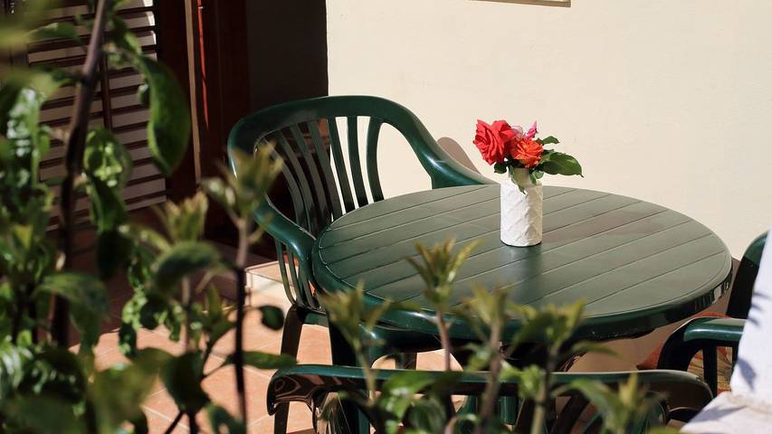 Studio für 2 Personen, mit Terrasse und Ausblick in Bibinje