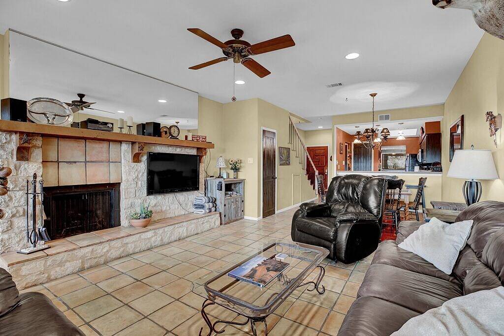 Ganze Wohnung, Das Float Inn. Schöne Wohnung mit Blick auf den Comal, gegenüber der Schlitterbahn in New Braunfels, Comal County