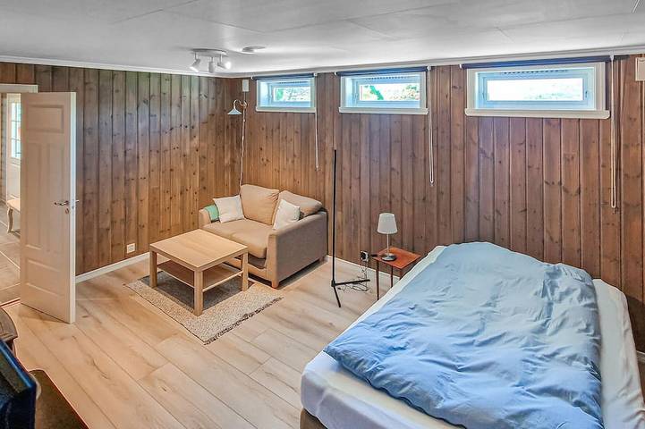 Beach front home in ølve with WiFi in Hardangerfjord