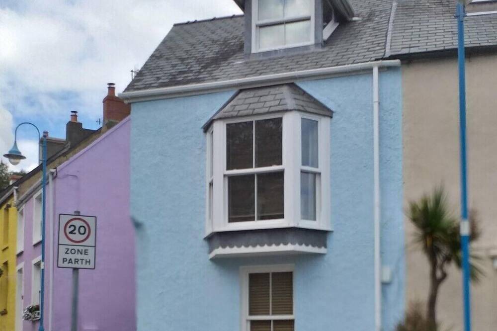 Ganze Wohnung, Maisonette in Saundersfoot - nur 100 m vom mit der Blauen Flagge ausgezeichneten Strand von Saundersfoot entfernt. in Saundersfoot, Pembrokeshire