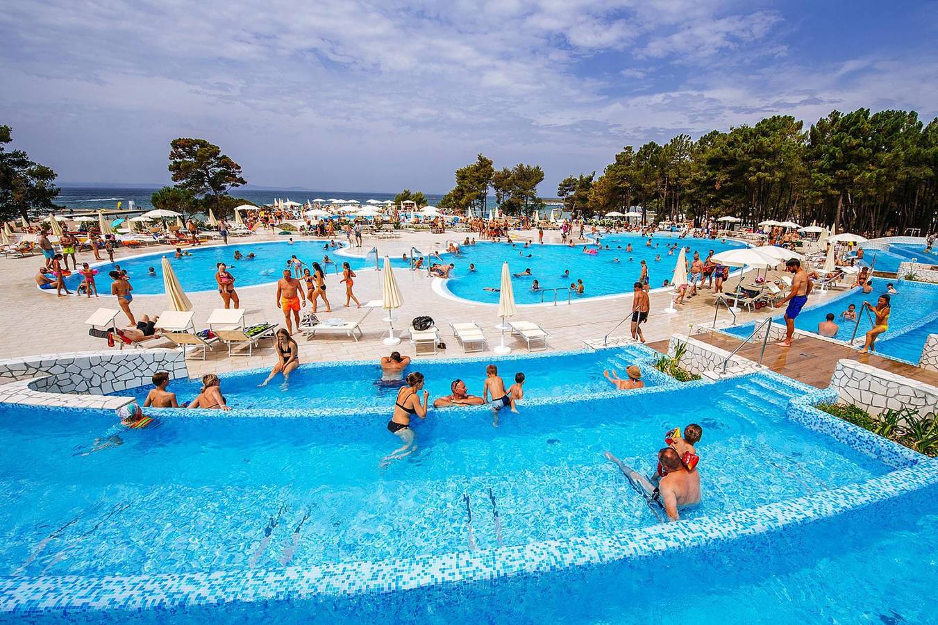 Glamping Zelt im Zaton Holiday Resort, mit großer Poolanlage in Privlaka, Zadar
