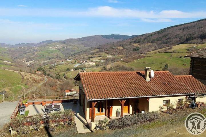 Location de vacances pour 4 personnes, avec jardin, animaux acceptés à Courzieu