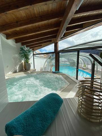 Hôtel pour 2 personnes, avec sauna et piscine ainsi que jardin et vue à La Chapelle-d'Abondance