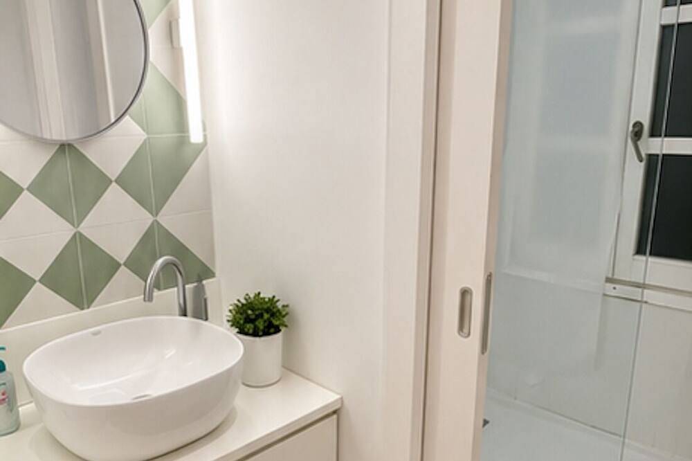 Apartamento entero, Designer Apartment with 7 Balconies in the Heart of Gothic Barcelona in Centro Barcelona, Barcelona