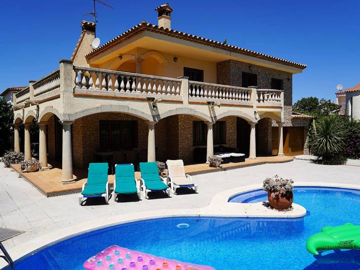 Villa pour 8 personnes, avec jardin, animaux acceptés à Sant Pere Pescador