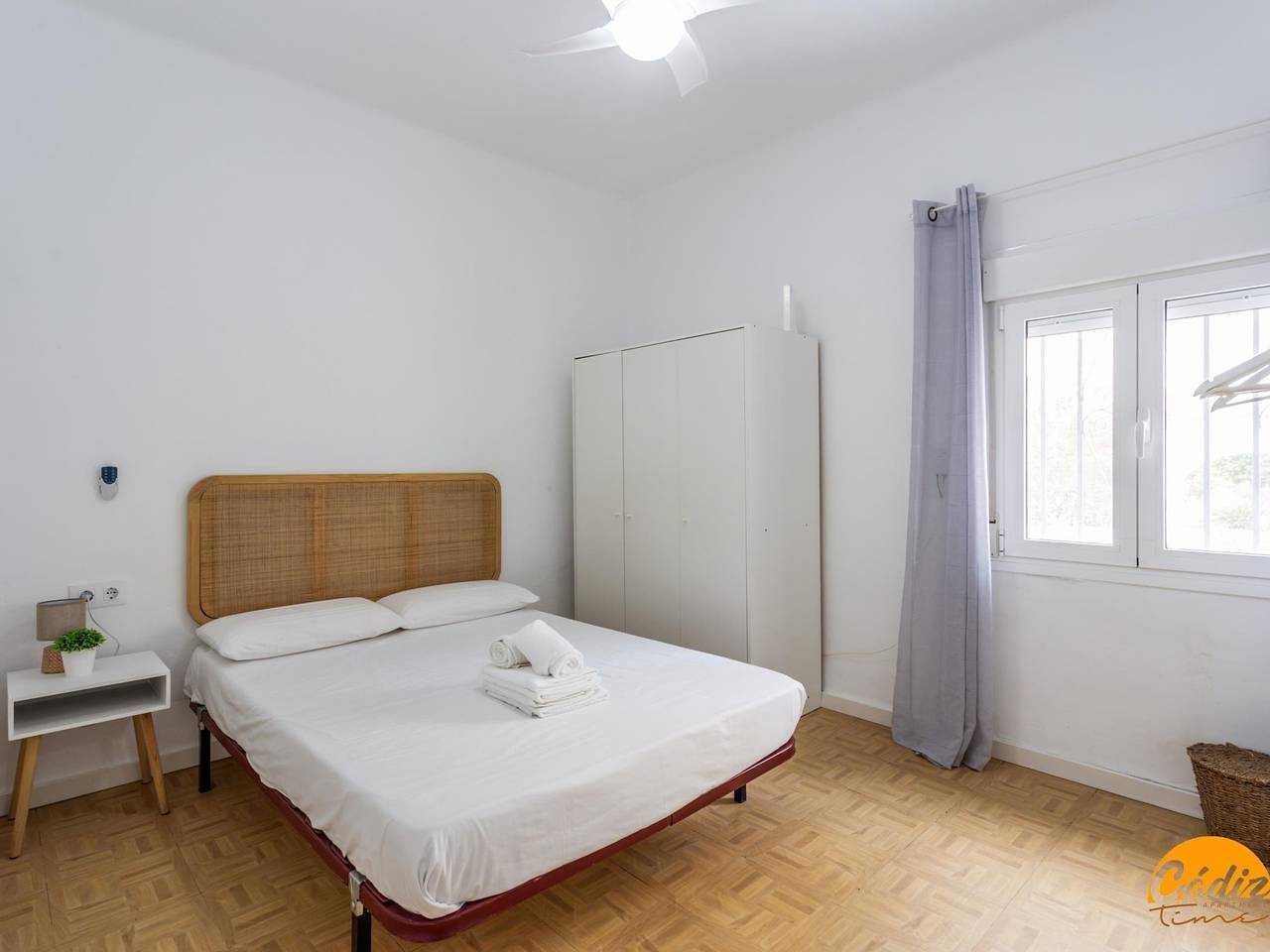 Entire holiday apartment, Garcia Rooms 2 by Cadiz Time in Playa La Victoria, Cádiz